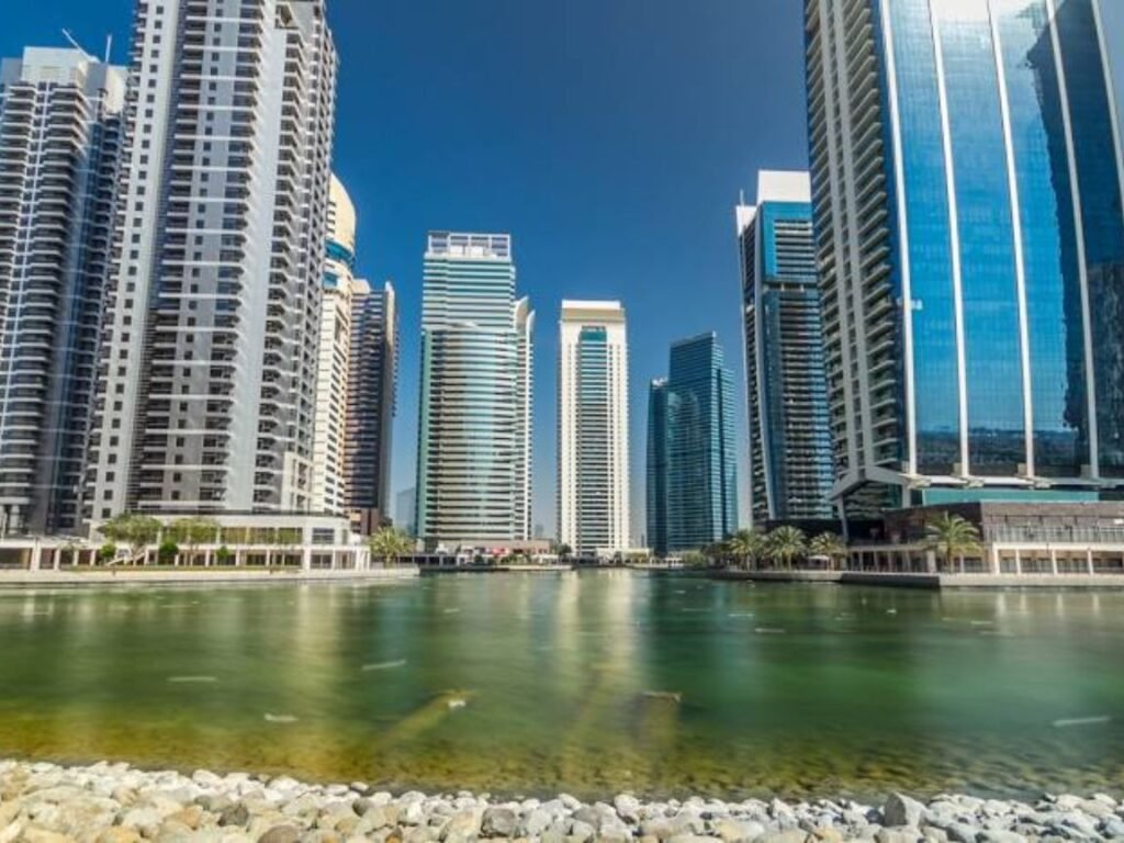 How much money do you need to live comfortably in Dubai 