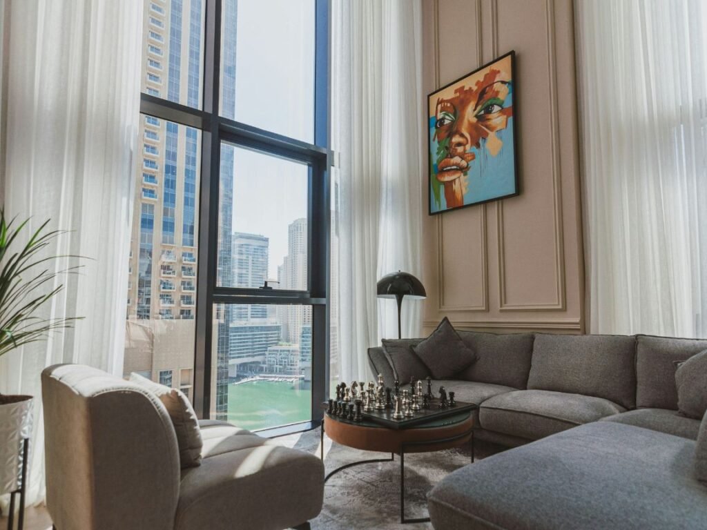 How much money do you need to live comfortably in Dubai