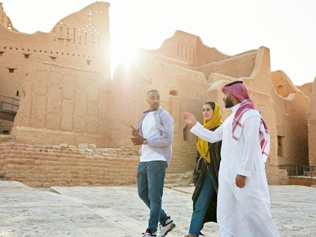 How much salary is enough to live in Riyadh — monthly budget breakdown chart for expats in Saudi Arabia