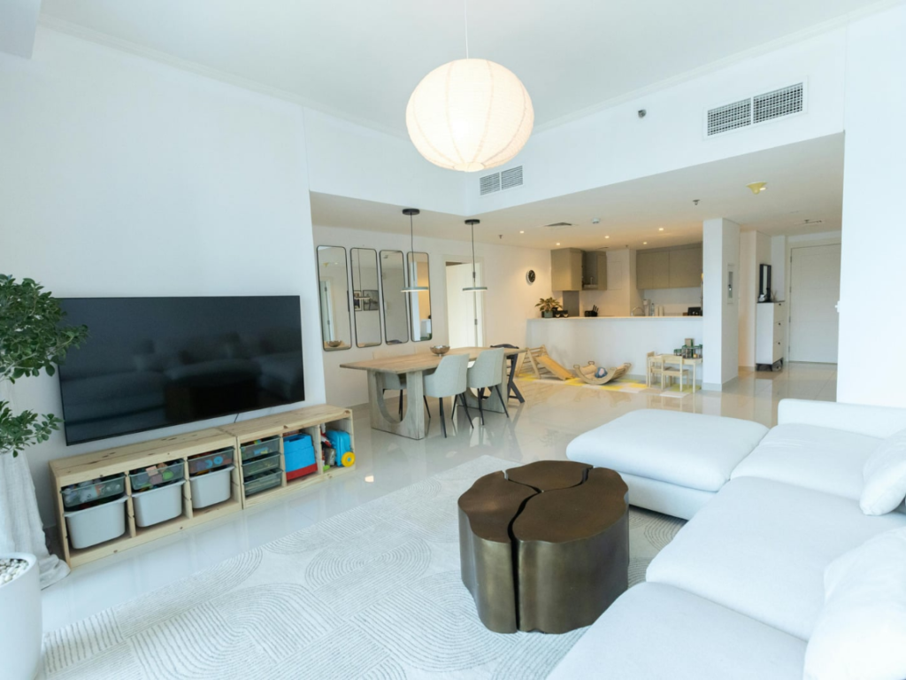 Is 3000 AED a good salary in Dubai. Shared apartment interior in Dubai representing affordable accommodation options for low-salary workers
