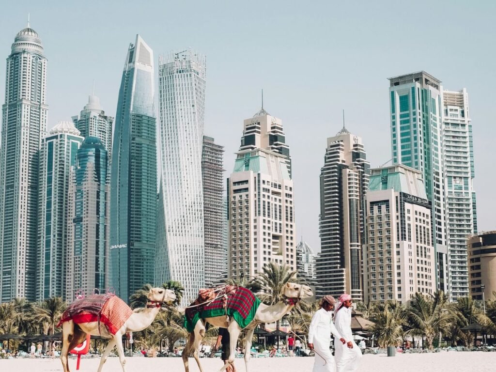 is 6000 usd good salary in dubai (1)